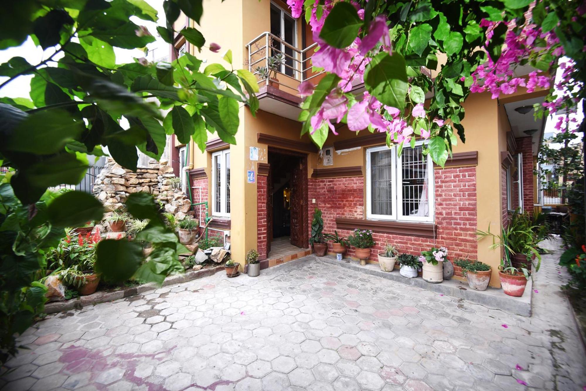 Mums Homestay & Studio Apartments カトマンズ エクステリア 写真