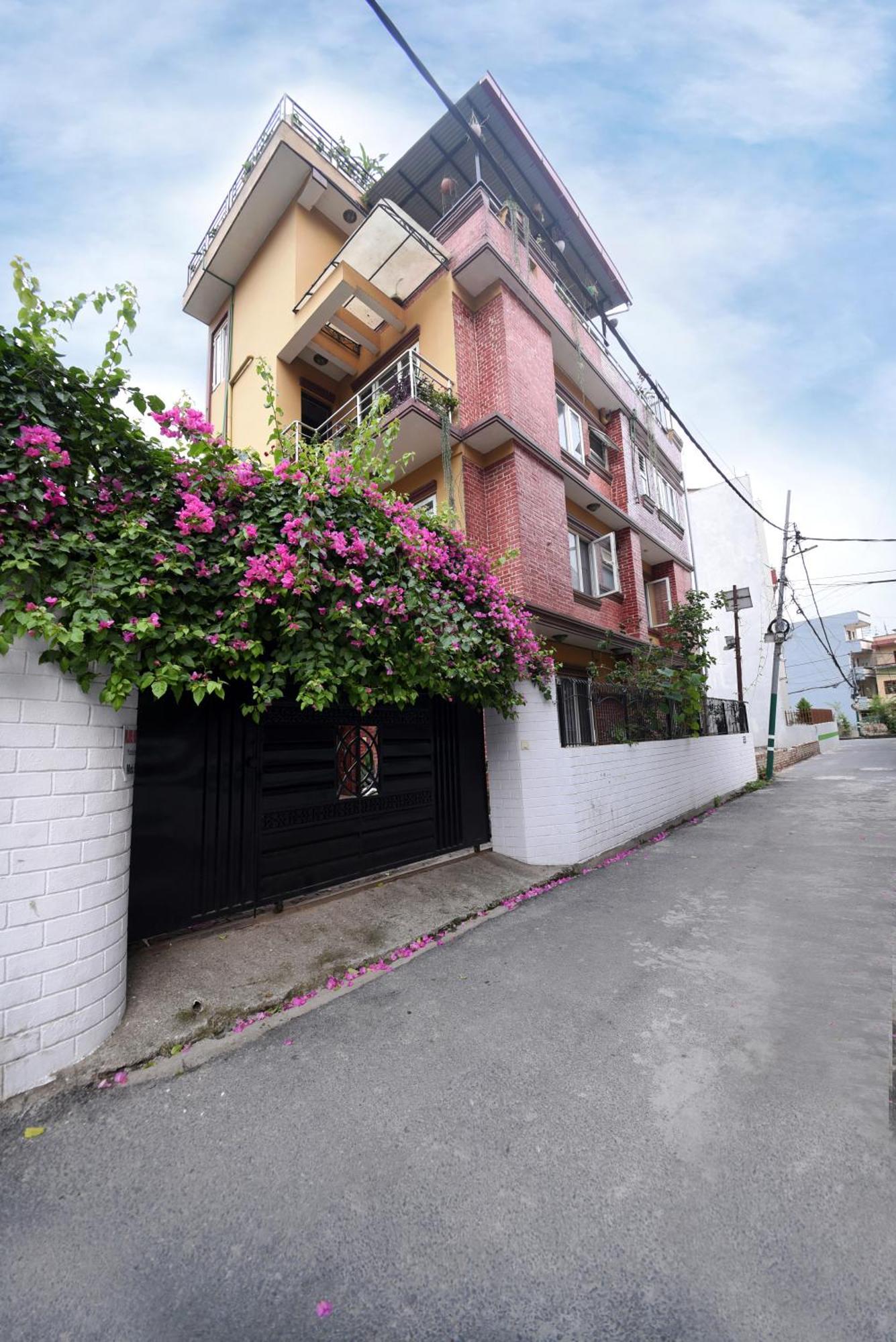 Mums Homestay & Studio Apartments カトマンズ エクステリア 写真
