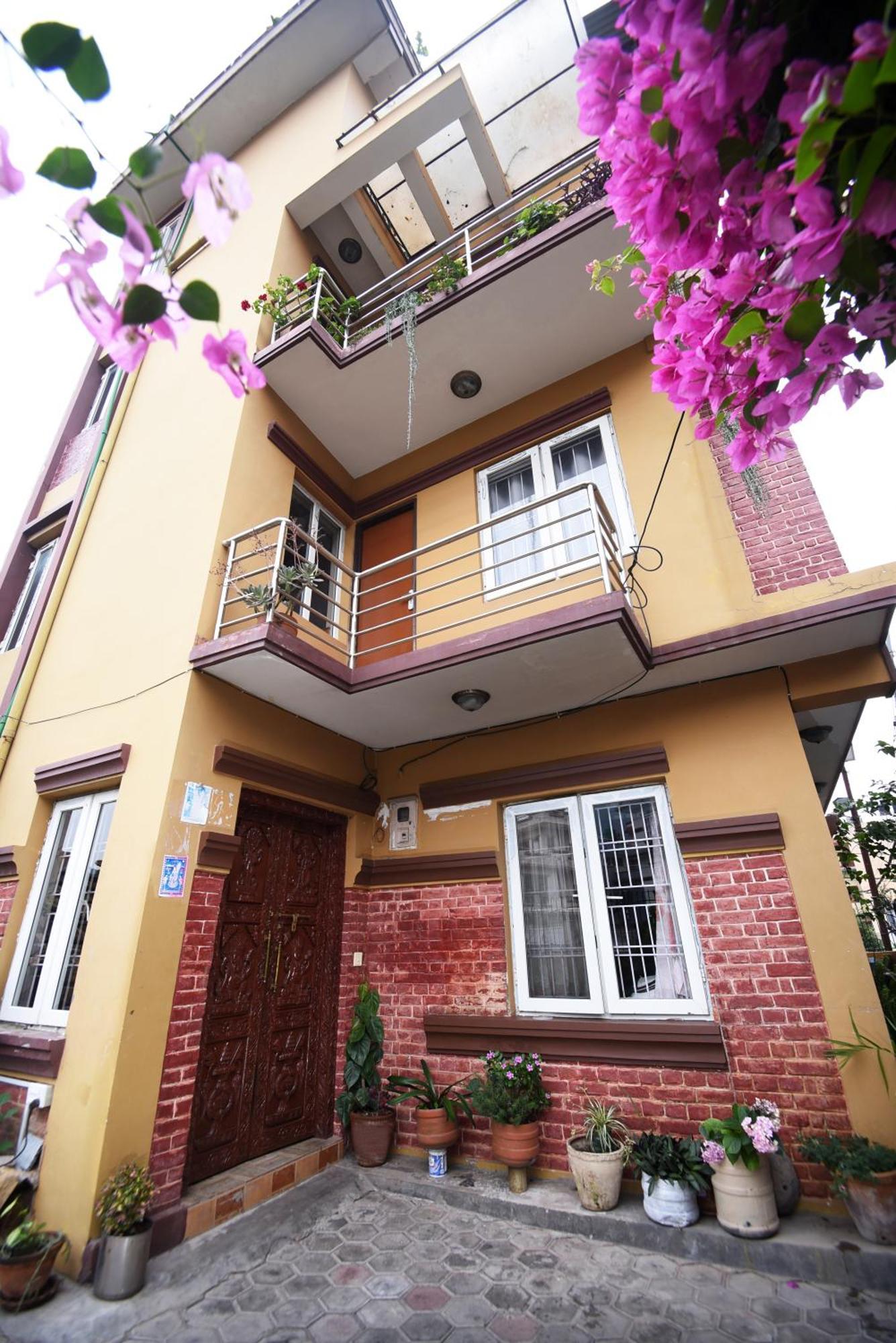 Mums Homestay & Studio Apartments カトマンズ エクステリア 写真