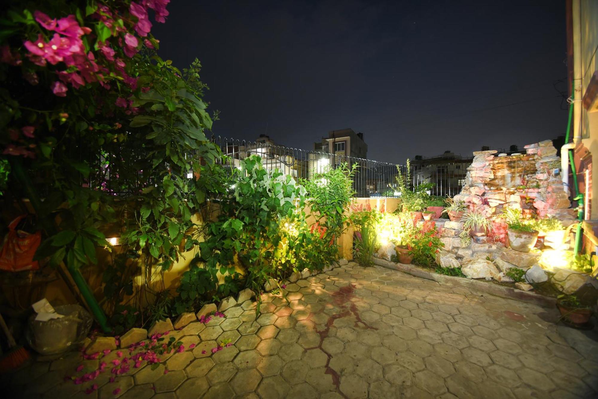 Mums Homestay & Studio Apartments カトマンズ エクステリア 写真
